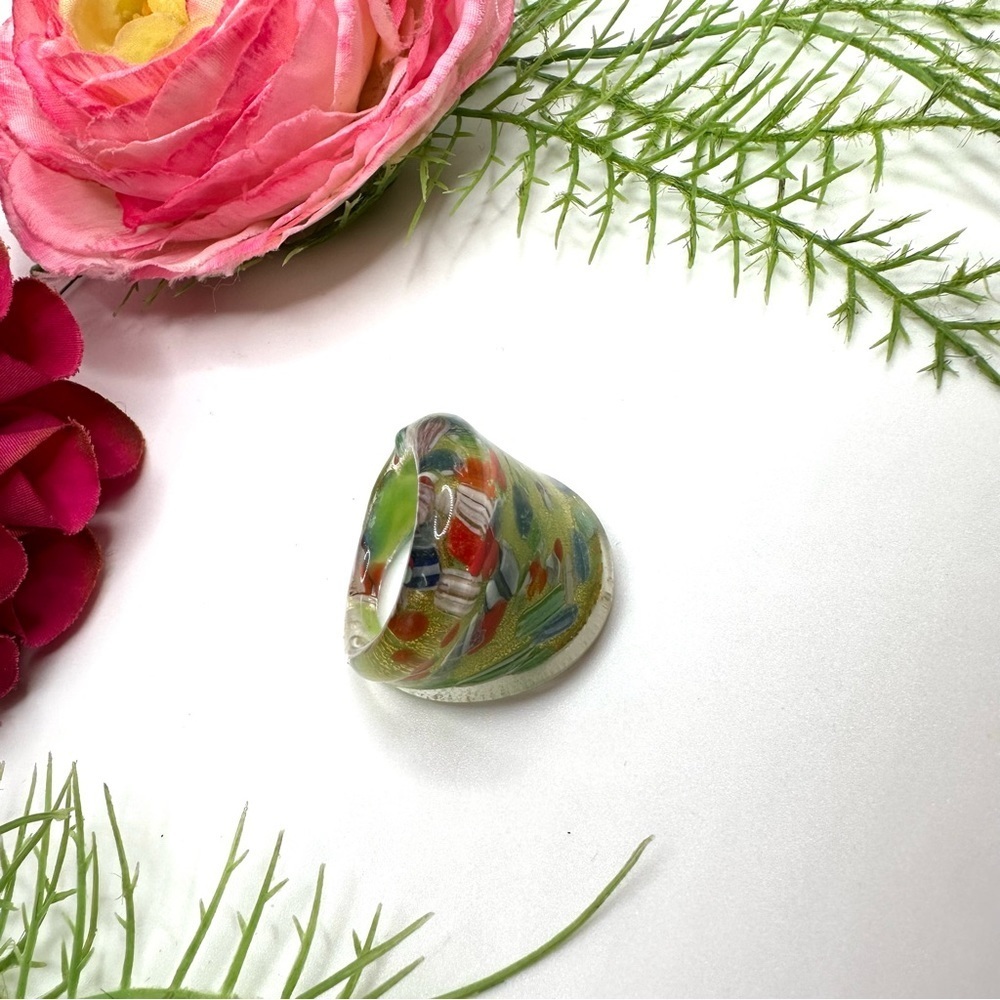 VINTAGE⚜️RETRO Chartreuse Colorful Spun Glass Ring - Picture 3 of 6
